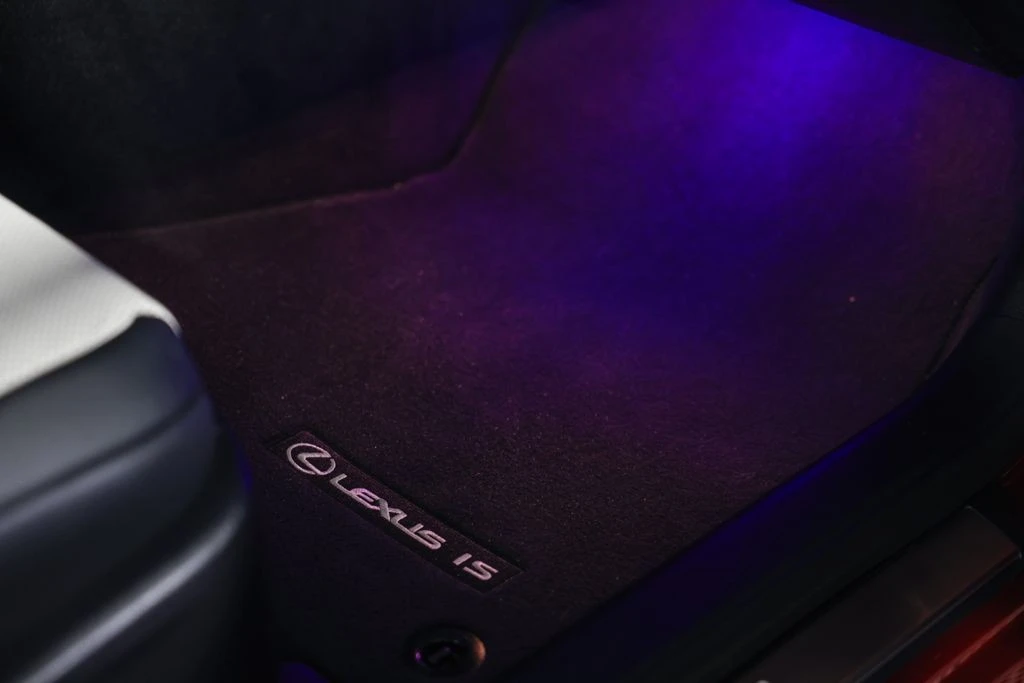 2022 Lexus IS 3rd Gen - Image 25 of 31