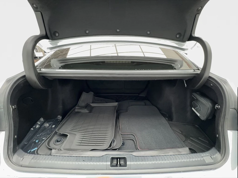2022 Lexus IS 3rd Gen - Image 12 of 31