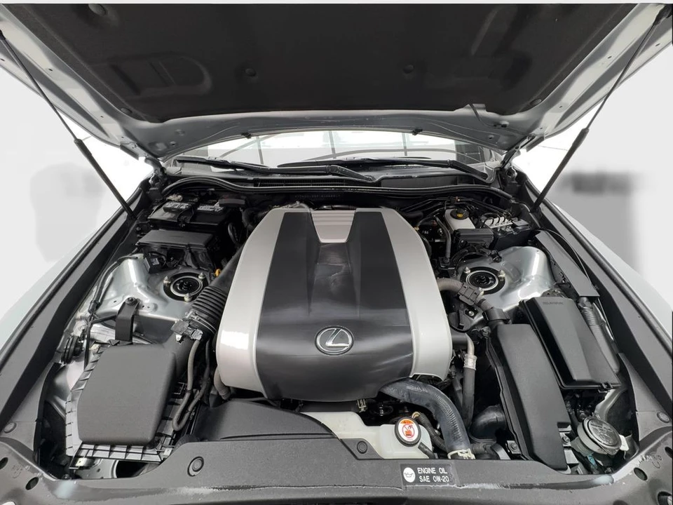 2022 Lexus IS 3rd Gen - Image 13 of 31