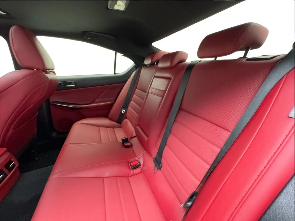 2022 Lexus IS 3rd Gen - Image 19 of 31