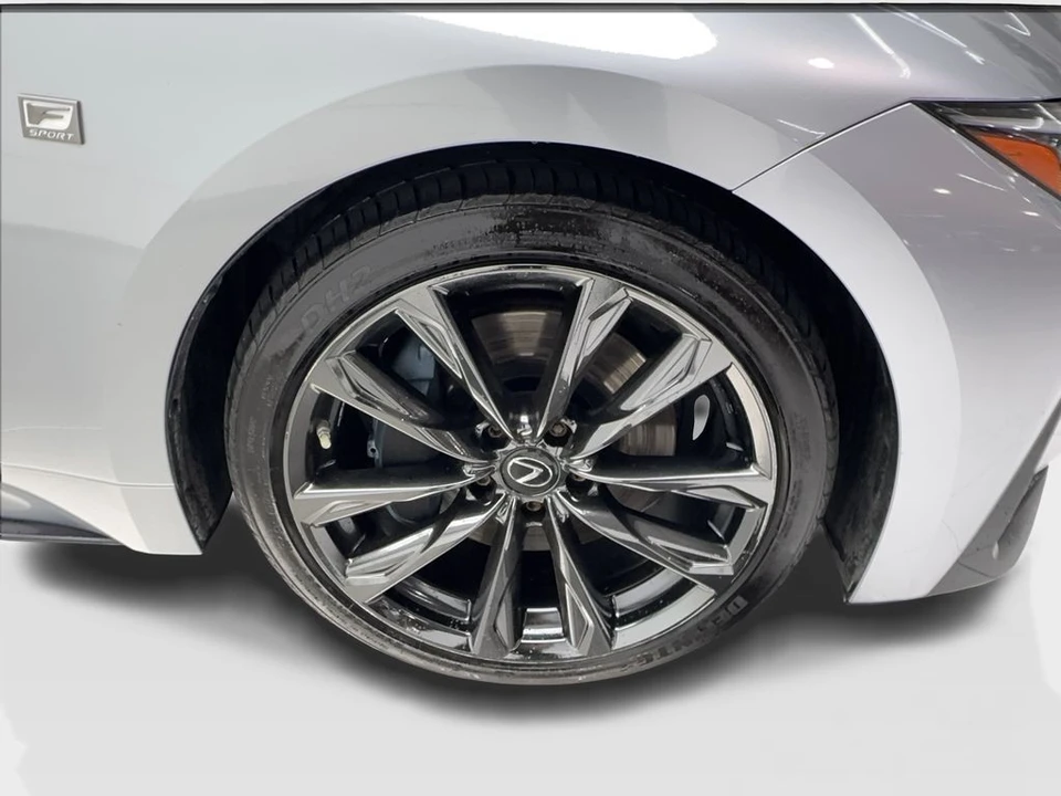 2022 Lexus IS 3rd Gen - Image 9 of 31