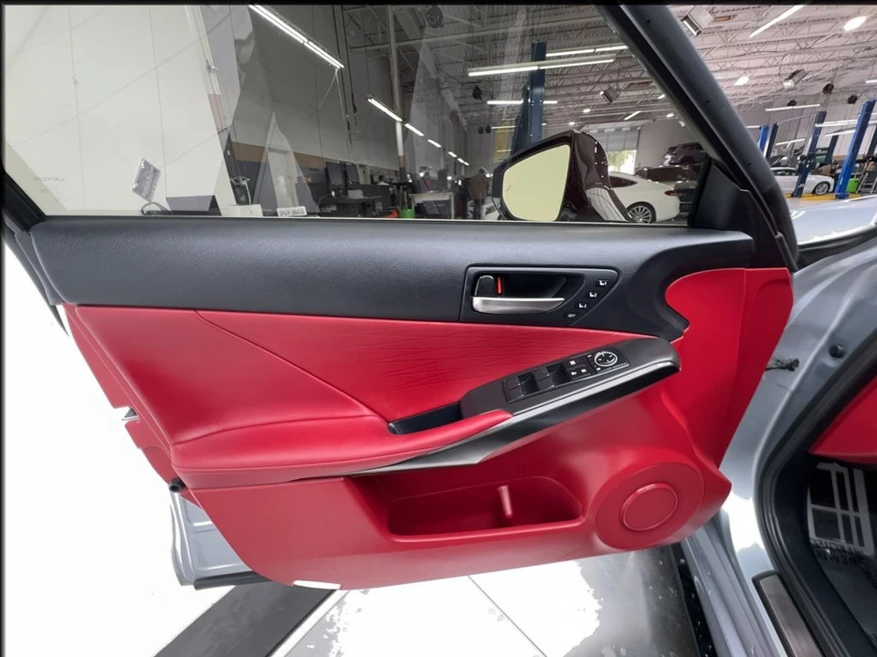 2022 Lexus IS 3rd Gen - Image 17 of 31