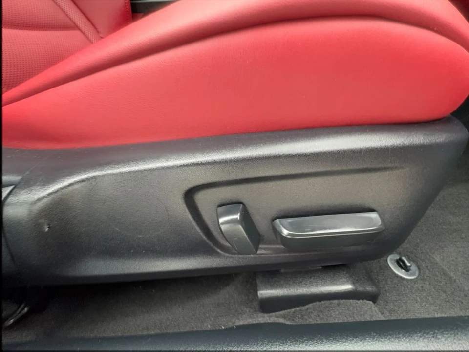 2022 Lexus IS 3rd Gen - Image 26 of 31