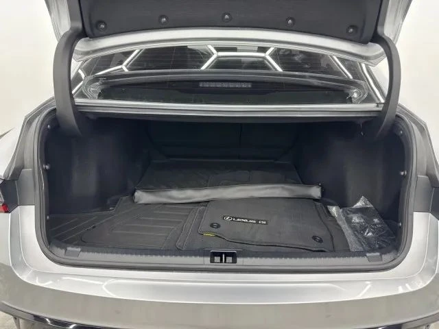 2022 Lexus IS 3rd Gen - Image 7 of 12