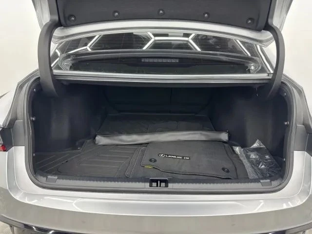 2022 Lexus IS 3rd Gen - Image 7 of 12