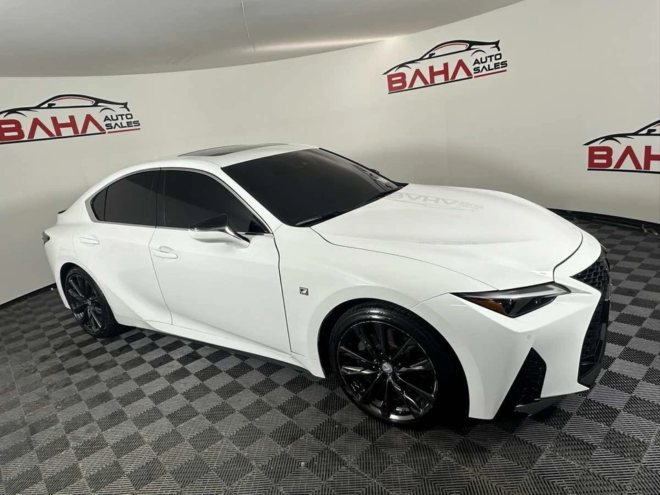 2022 Lexus IS 3rd Gen - Image 11 of 21