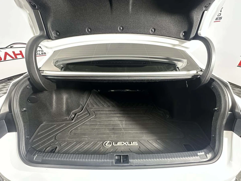 2022 Lexus IS 3rd Gen - Image 19 of 21