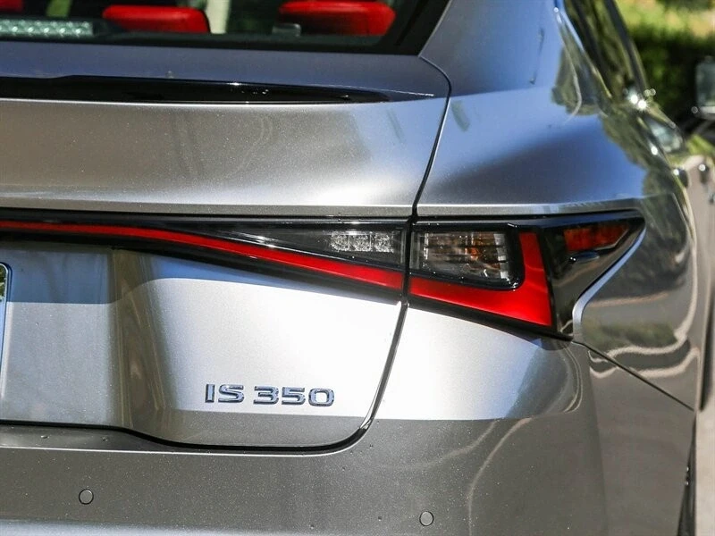 2022 Lexus IS 3rd Gen - Image 15 of 21