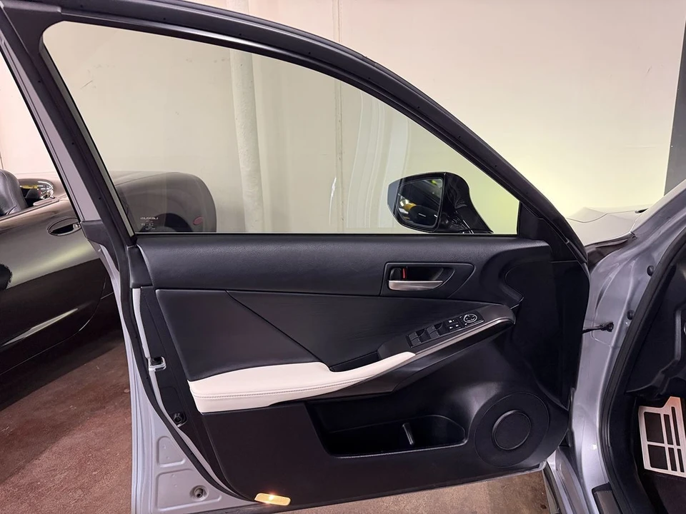 2022 Lexus IS 3rd Gen - Image 11 of 12