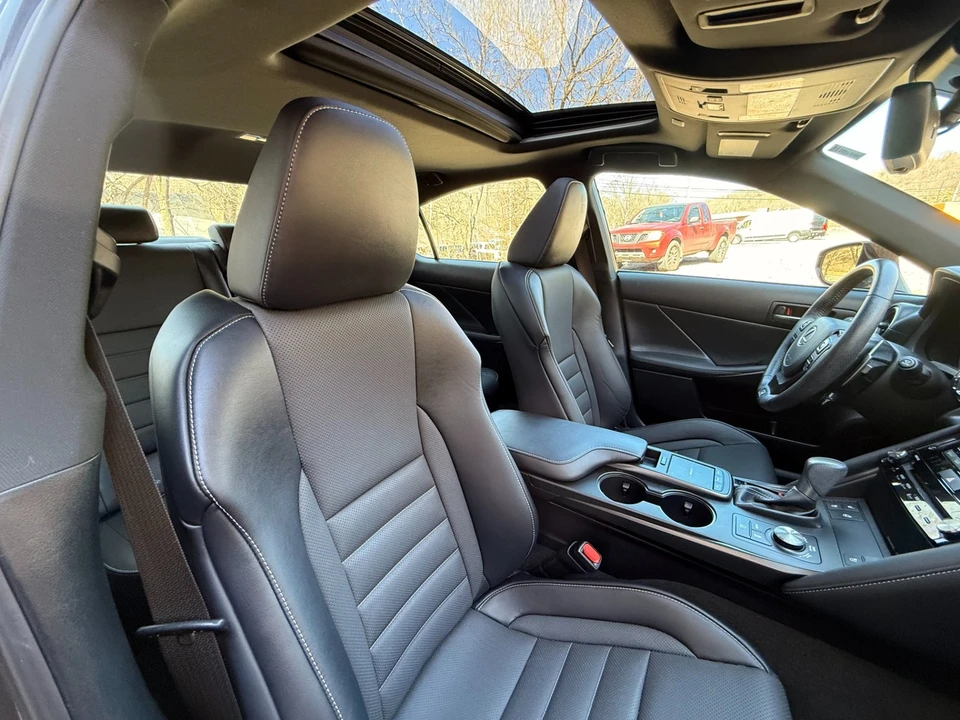 2022 Lexus IS 3rd Gen - Image 17 of 21