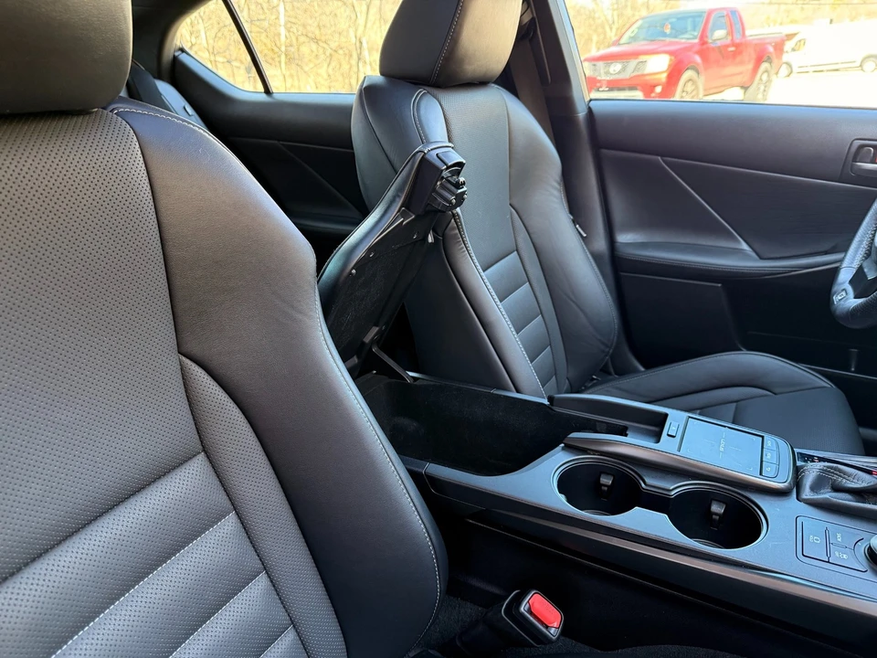 2022 Lexus IS 3rd Gen - Image 19 of 21