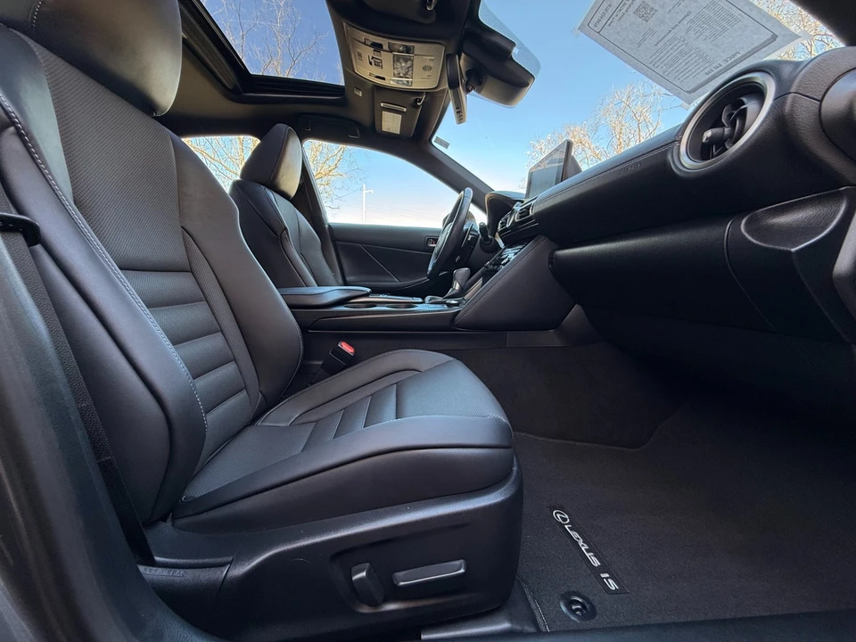2022 Lexus IS 3rd Gen - Image 15 of 21