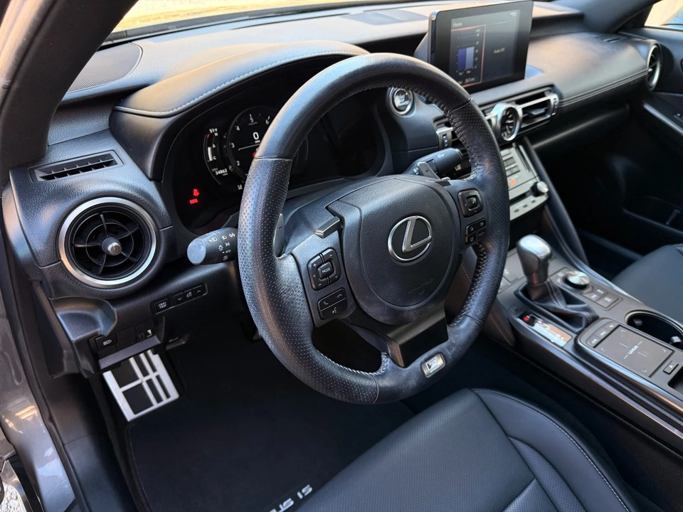 2022 Lexus IS 3rd Gen - Image 12 of 21