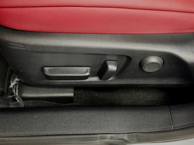 2022 Lexus IS 3rd Gen - Image 24 of 31