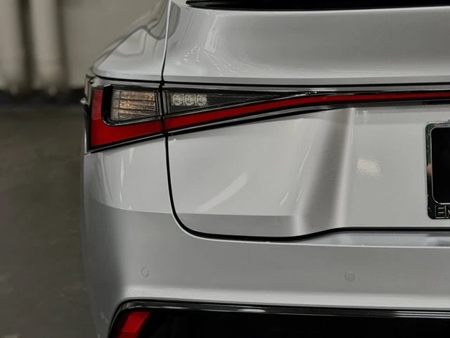 2022 Lexus IS 3rd Gen - Image 13 of 31
