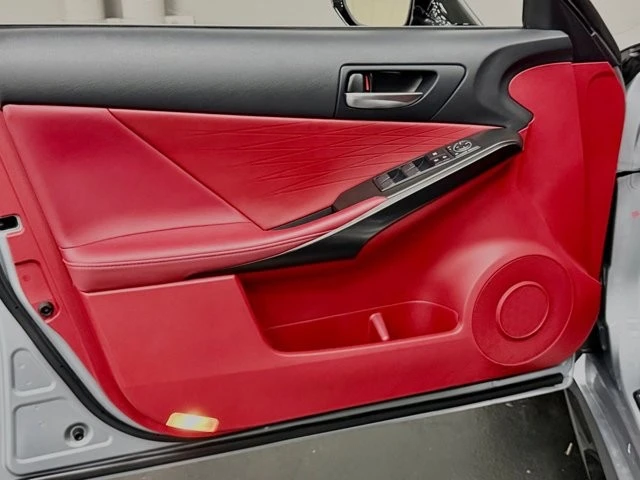 2022 Lexus IS 3rd Gen - Image 19 of 31
