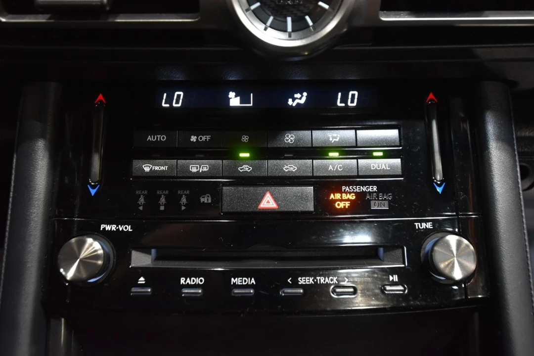 2022 Lexus IS 3rd Gen - Image 28 of 31