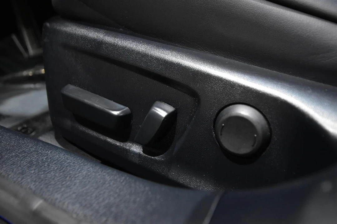 2022 Lexus IS 3rd Gen - Image 14 of 31