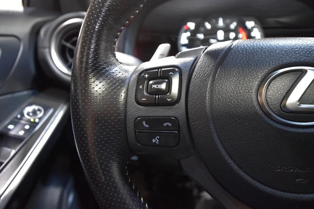 2022 Lexus IS 3rd Gen - Image 18 of 31