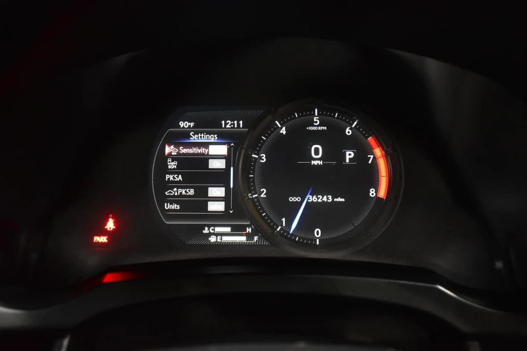 2022 Lexus IS 3rd Gen - Image 21 of 31