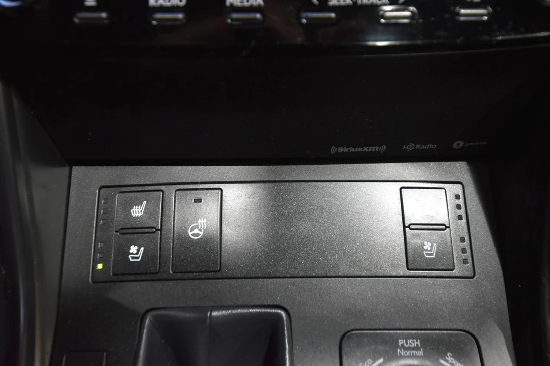 2022 Lexus IS 3rd Gen - Image 30 of 31