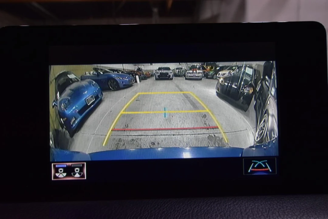 2022 Lexus IS 3rd Gen - Image 27 of 31
