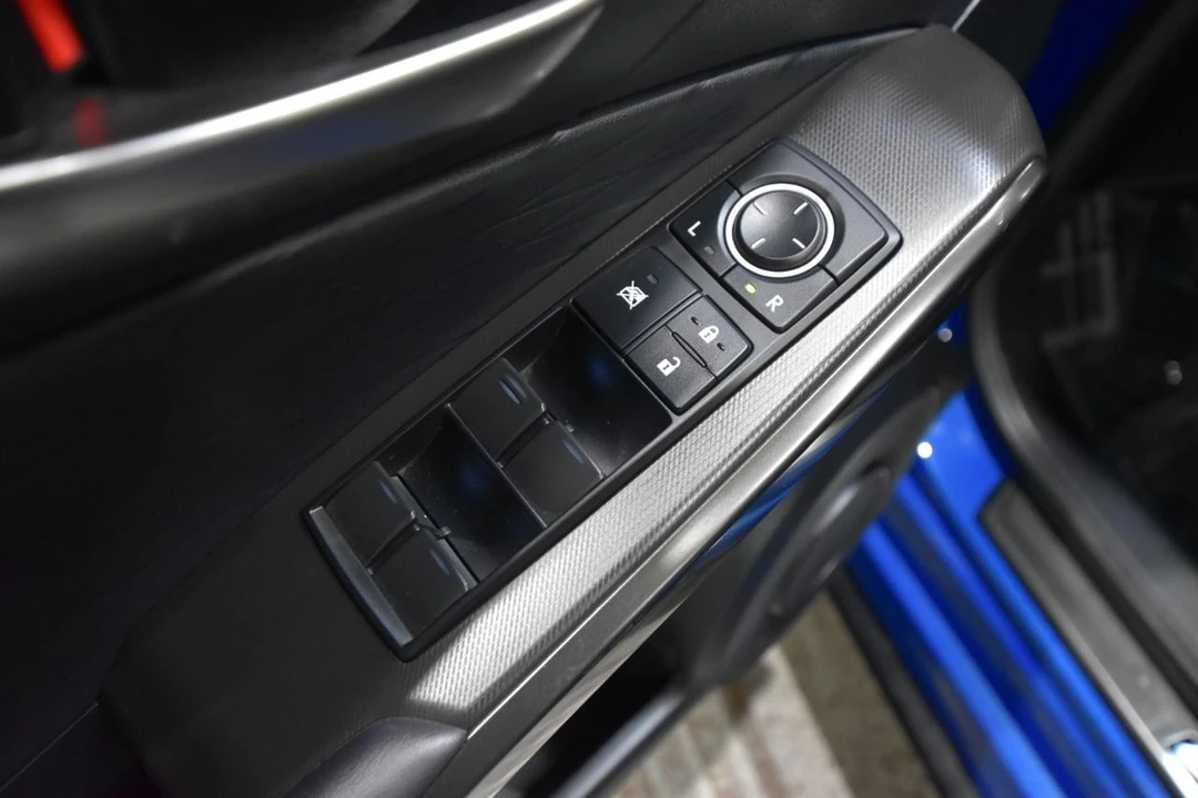 2022 Lexus IS 3rd Gen - Image 12 of 31
