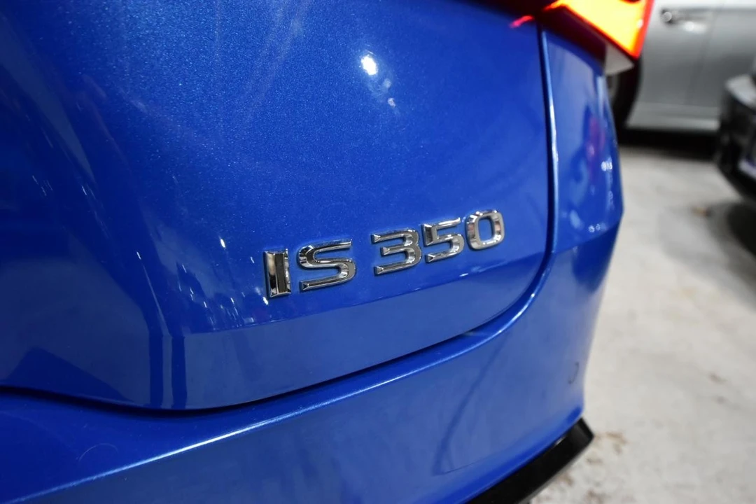 2022 Lexus IS 3rd Gen - Image 7 of 31