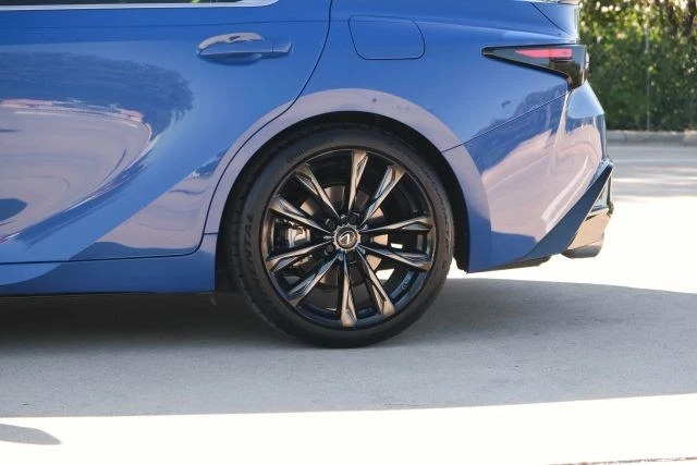 2022 Lexus IS 3rd Gen - Image 10 of 21