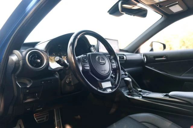 2022 Lexus IS 3rd Gen - Image 18 of 21