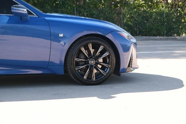 2022 Lexus IS 3rd Gen - Image 13 of 21