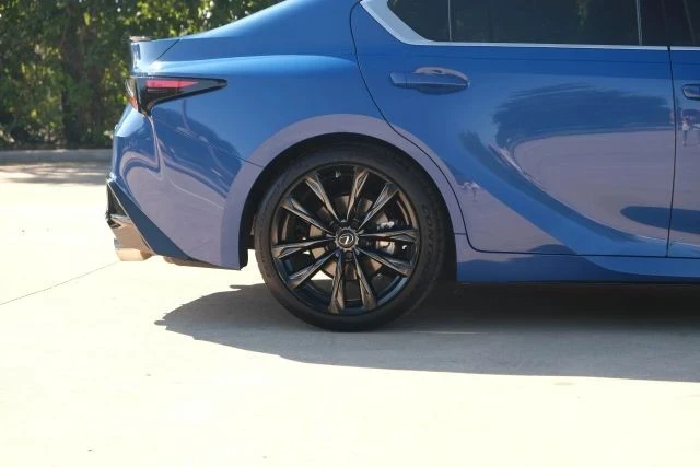 2022 Lexus IS 3rd Gen - Image 12 of 21