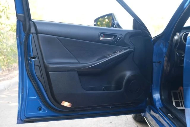 2022 Lexus IS 3rd Gen - Image 17 of 21