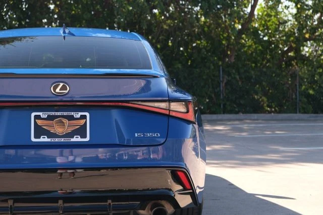 2022 Lexus IS 3rd Gen - Image 16 of 21