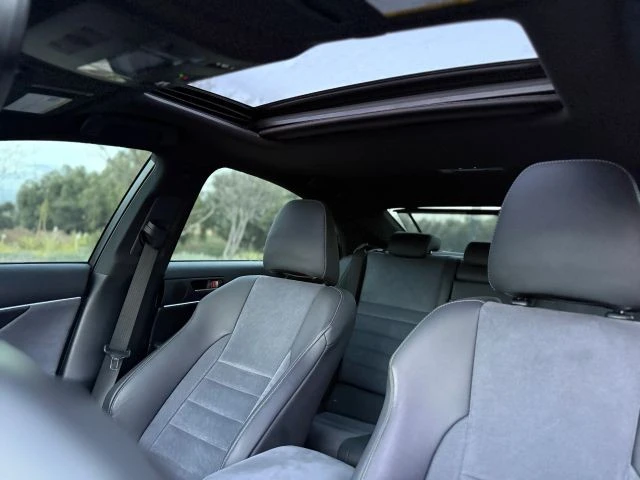 2022 Lexus IS 3rd Gen - Image 19 of 21