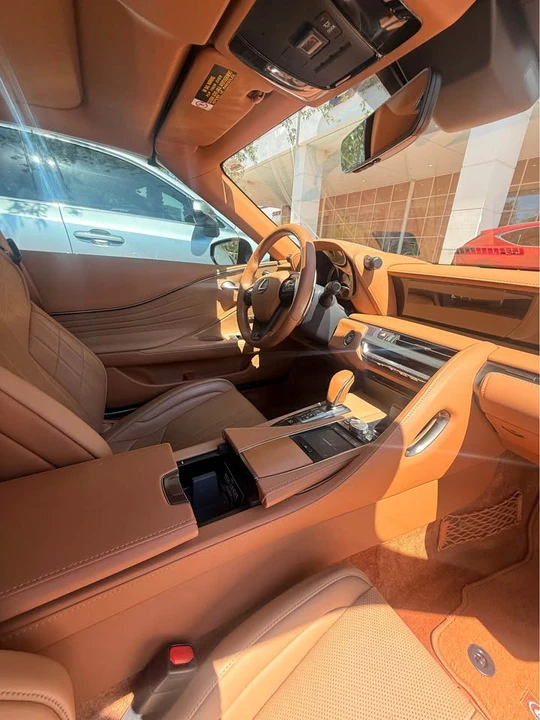 2022 Lexus LC - Image 9 of 10