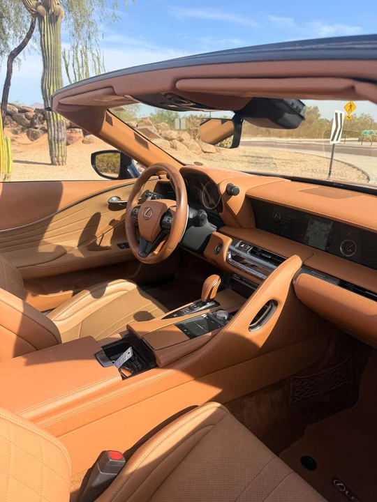 2022 Lexus LC - Image 8 of 10