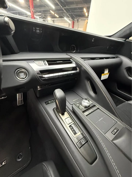 2022 Lexus LC - Image 11 of 12