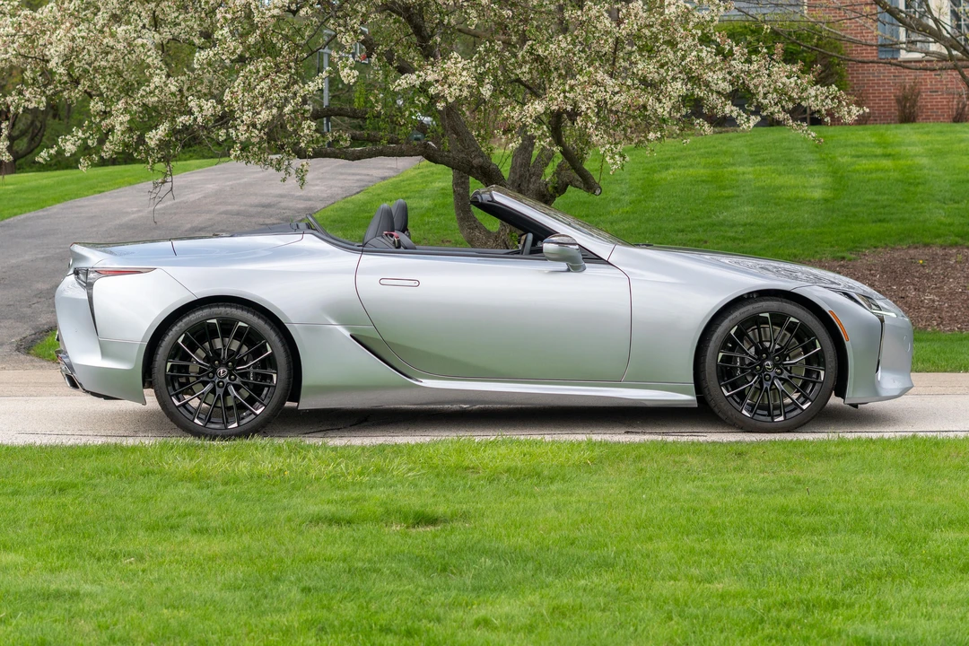 2022 Lexus LC - Image 10 of 31