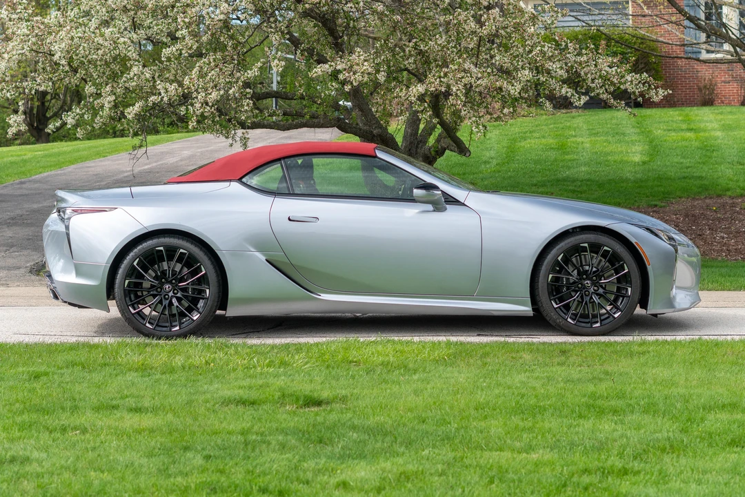 2022 Lexus LC - Image 16 of 31