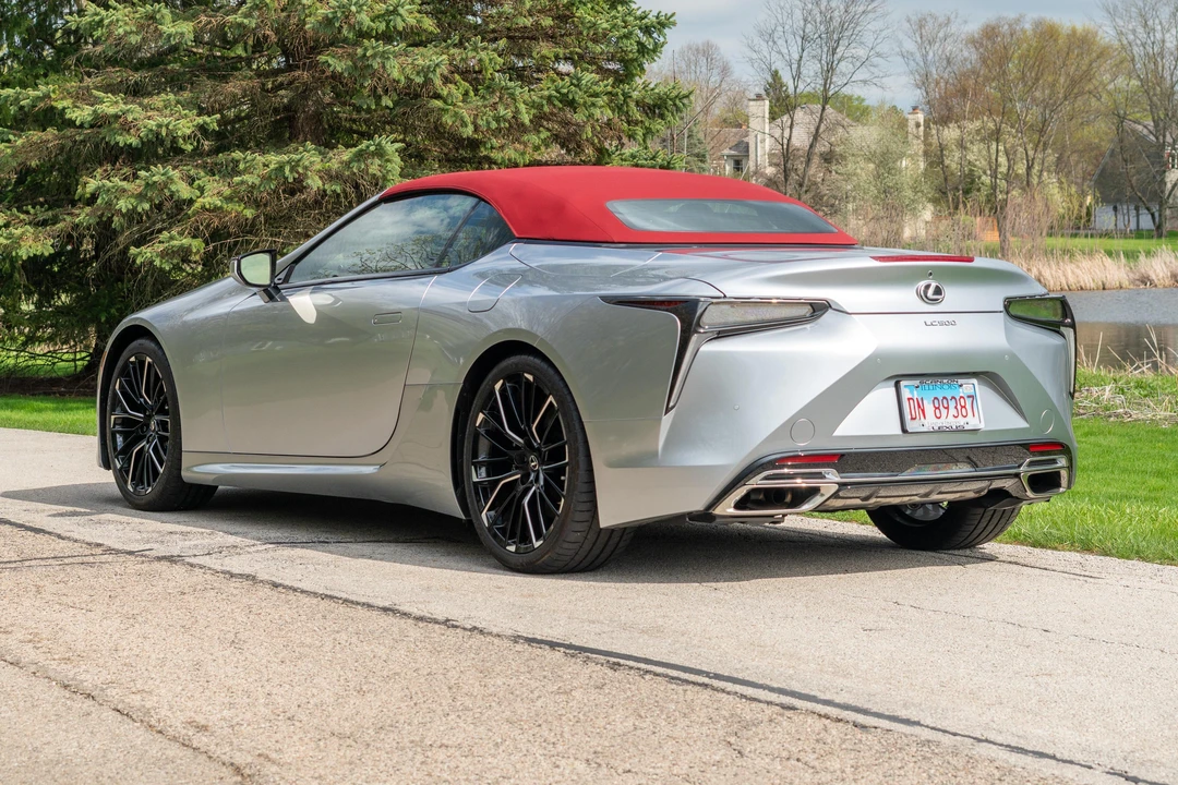 2022 Lexus LC - Image 13 of 31