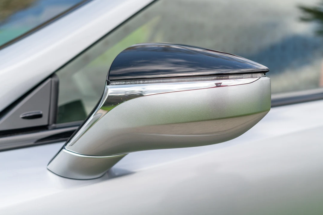 2022 Lexus LC - Image 26 of 31