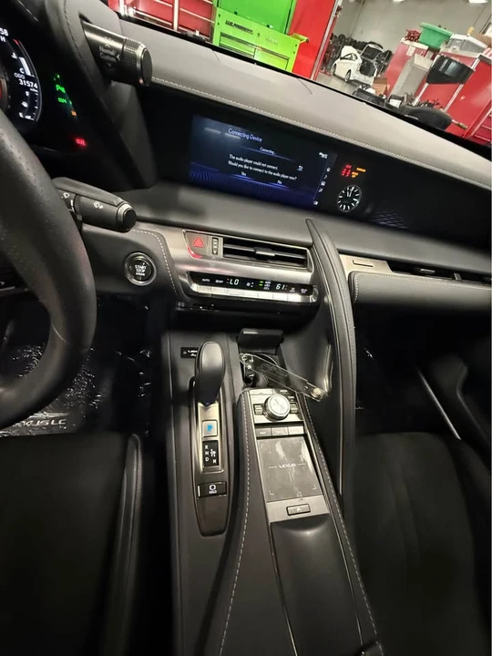 2022 Lexus LC - Image 8 of 15