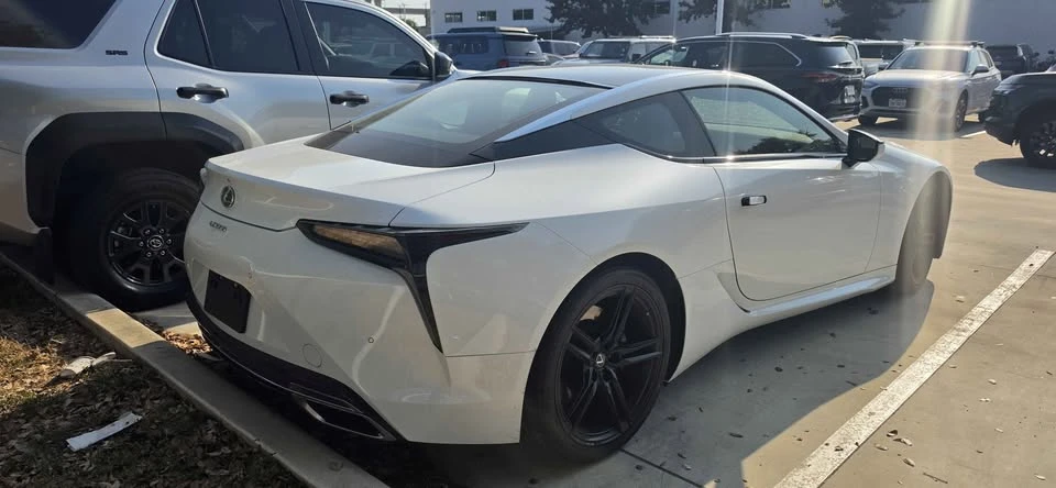 2022 Lexus LC - Image 5 of 13