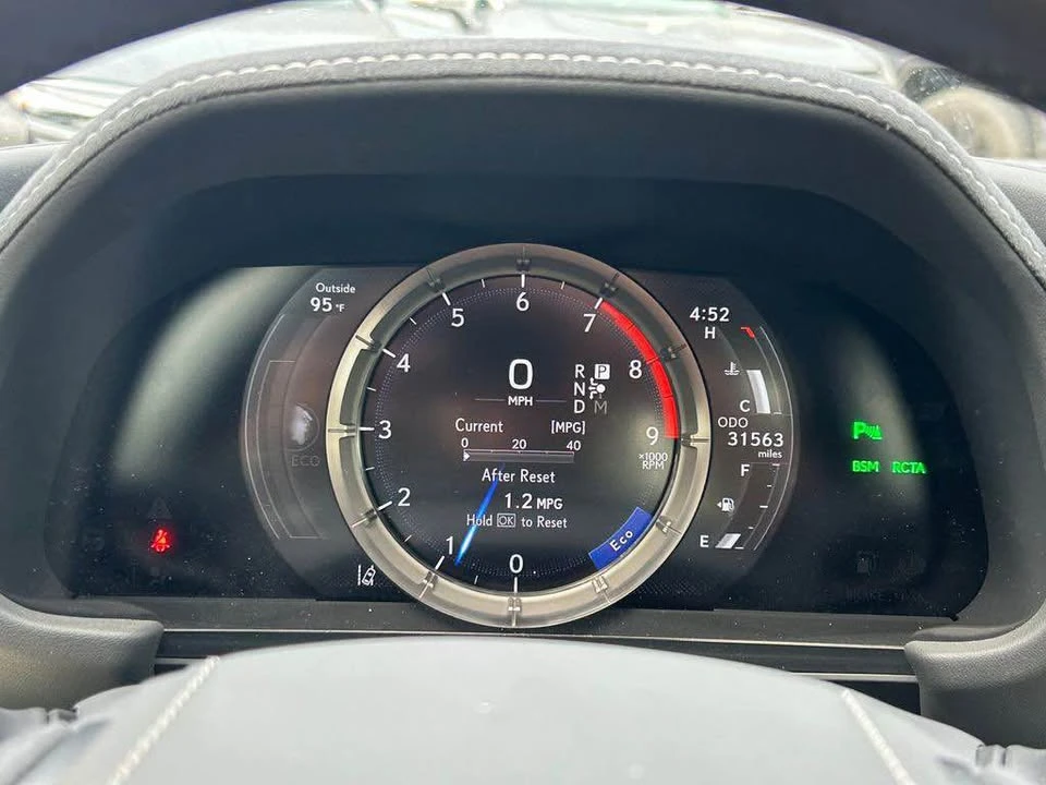2022 Lexus LC - Image 8 of 8
