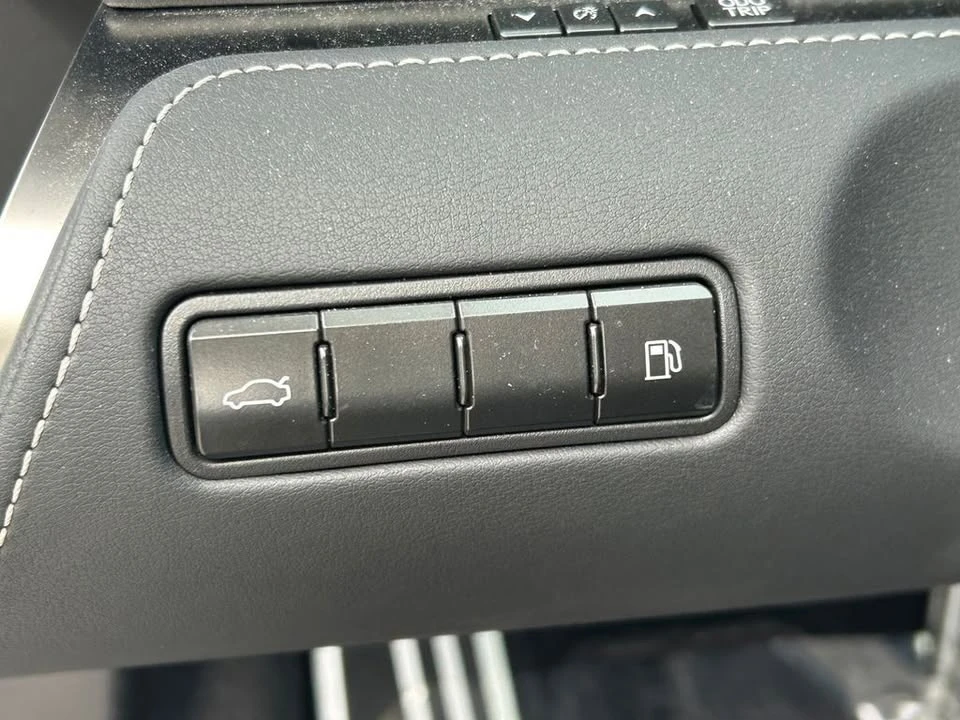 2022 Lexus LC - Image 17 of 20