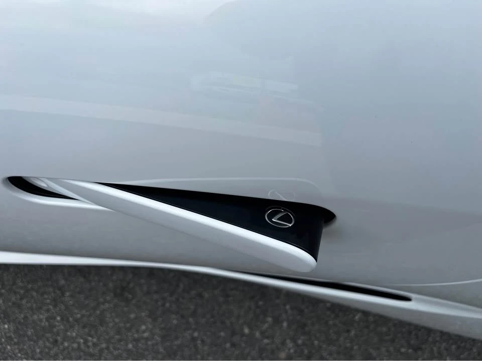 2022 Lexus LC - Image 12 of 15