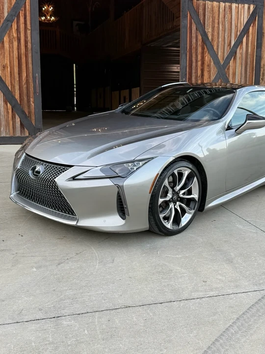 2022 Lexus LC - Image 10 of 21