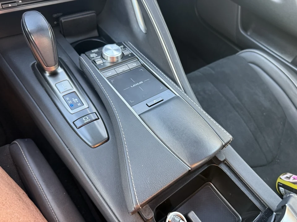 2022 Lexus LC - Image 18 of 21