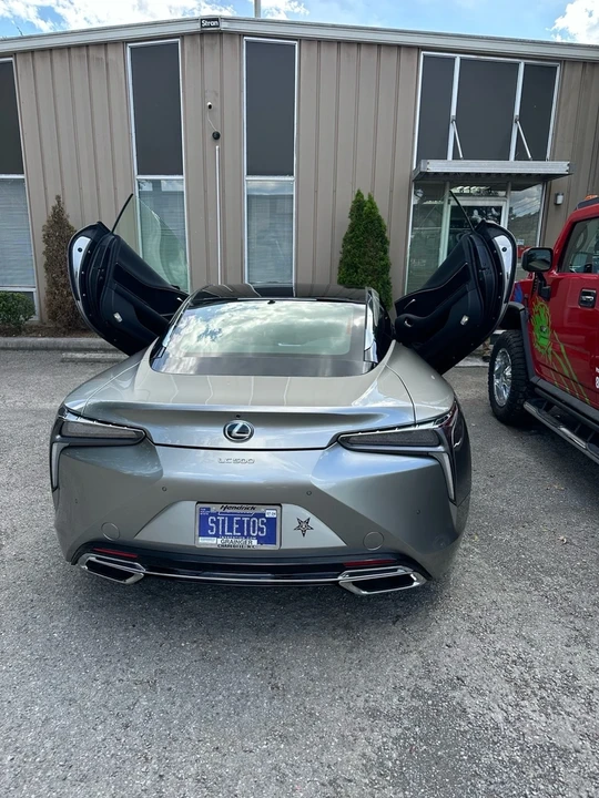 2022 Lexus LC - Image 9 of 21